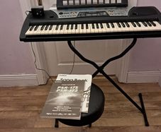 Yamaha Keyboard PSR-175 with stand and stool