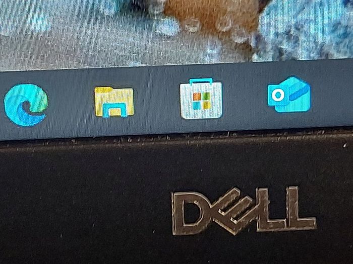 DELL Latitude 5490, Intel Core i5-7300U CPU, 2.71GHz. 8GB Ram, 256GB SSD, Windows 10 Pro, Microsoft Edge, Chrome and VLC