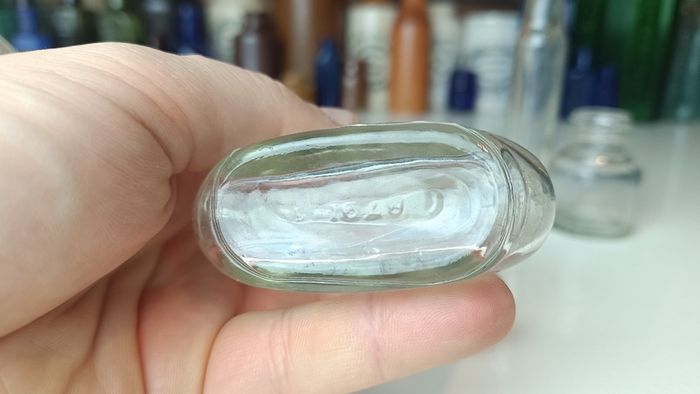 494 - Set of 6 Vintage Clear Glass Screw Cork Top Collectible Decorative Bottles and Jars