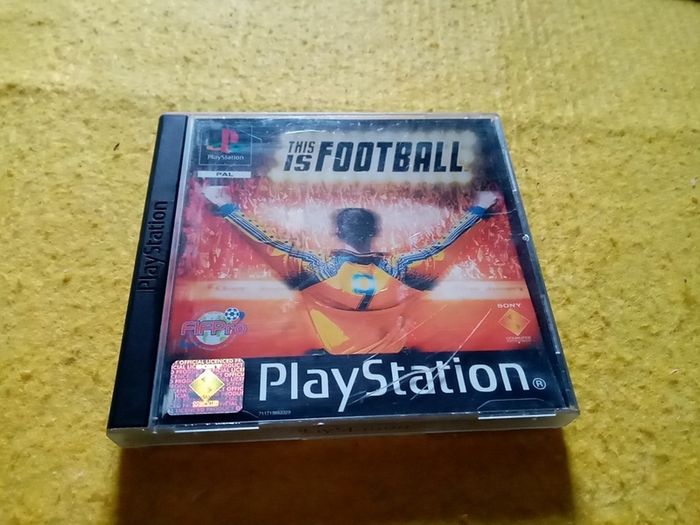 This is Football PlayStation 1ps1 PlayStation 2 ps2 games Original Pal version