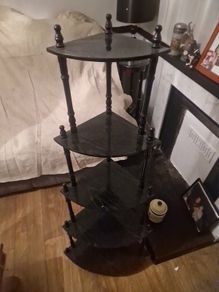 Corner shelving unit
