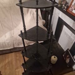 Corner shelving unit