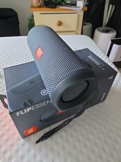 JBL Flip Essential 2 Bluetooth Speaker Excellent Condition