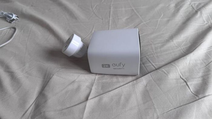 Eufy Solocam C210 with Solar Panel - Like new, hardly used