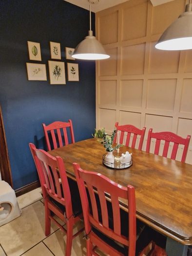 table & chairs