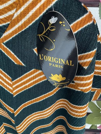 top Bnwt dark green & mustard top onesize