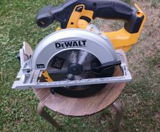 De Walt Circular Saw
