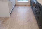 Laying floor panels