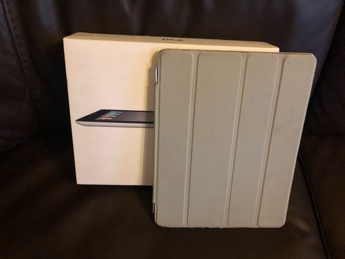 iPad 2 A1395 (WiFi) and magnetic cover