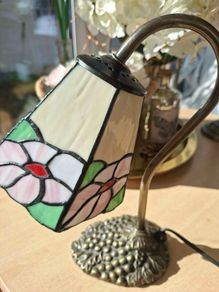 Tiffany style table lamp