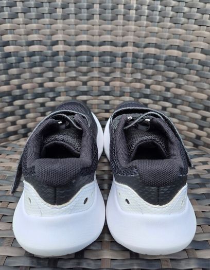 Unisex kid's runners size UK 13
