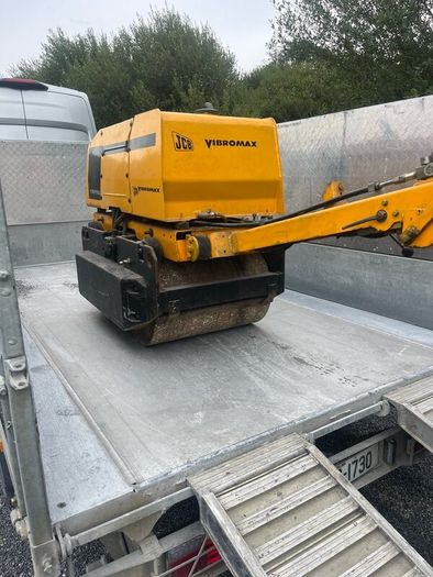 JCB Viberomax hand roller
