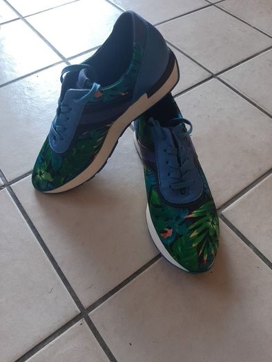 womens trainers