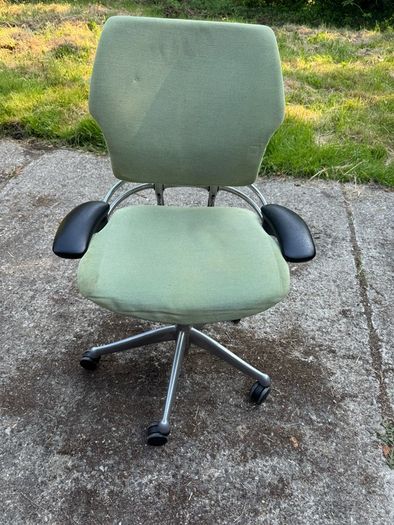 Humanscale Freedom, top range designer office chair