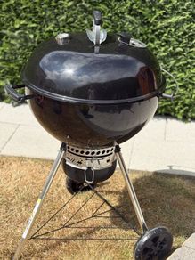 Weber Master-touch charcoal BBQ