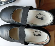 Girls shoes ideal.for school size 30