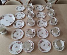 Royal Albert Moss Rose 33 piece tea set