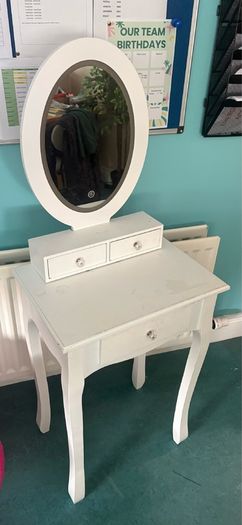 free kids dressing table