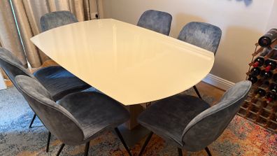 Extendable dining table with 8 chairs