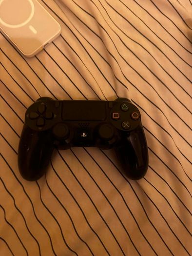 ps4 fat 1TB jailbreak 11.00 and controller 2