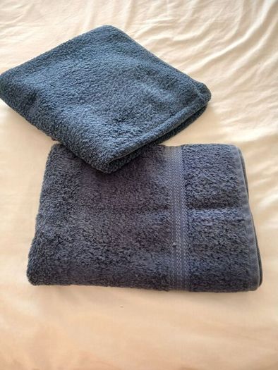 2 x bath towels. 2 x facecloths. Navy. Cotton.