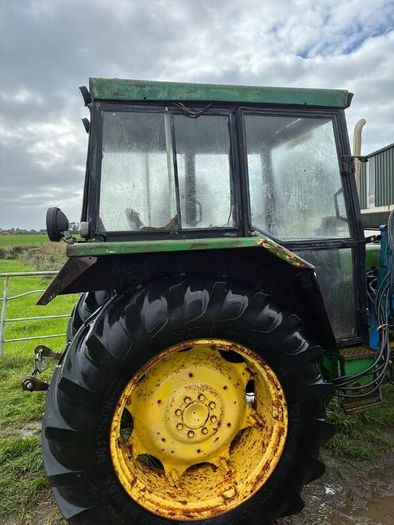 John Deere 2140