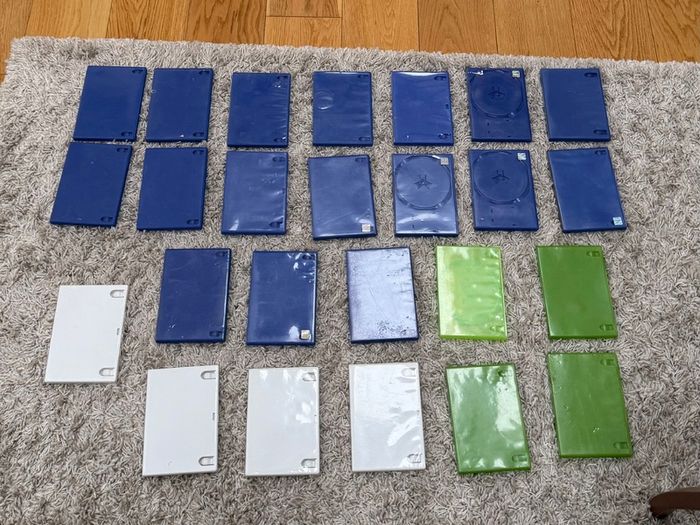 (24) Empty case covers. PS2 Xbox 360 Wii