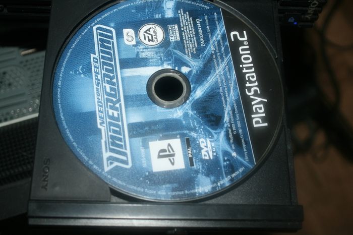 Playstation 2 (works well)
