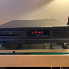 Sony CDP-M18 cd player medium size