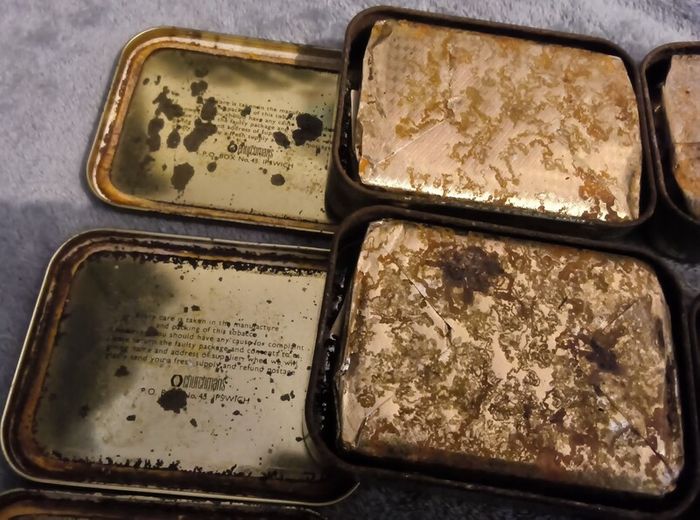 Tobacciana collectable A1tin and contents