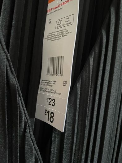 F&F ladies sleeveless black pleated top