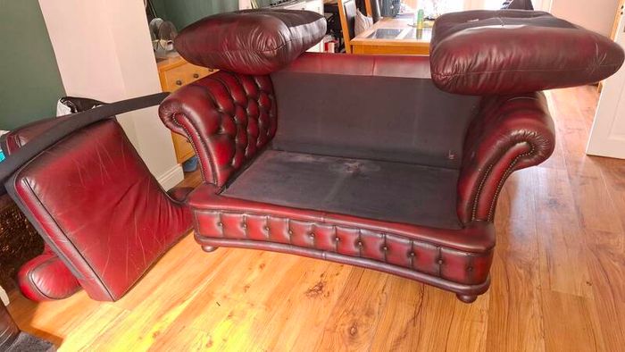 Leather Chesterfield 3 piece suite ( 3-2-1 with sprung pullout bed)