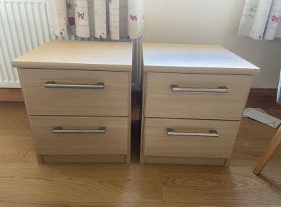 2 x bedside lockers