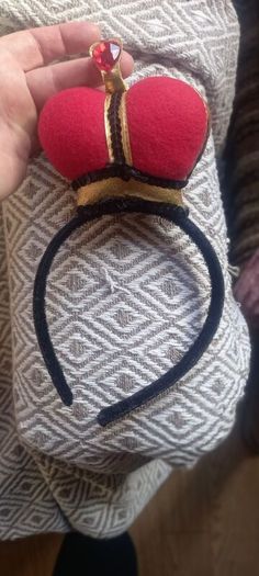 Girls dressup queen of hearts