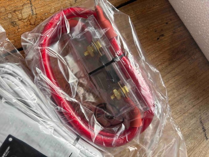 2000w Inverter + Wiring + Remote Brand New