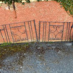 Driveway gates