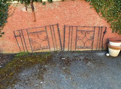 Driveway gates