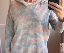 Lucy Nagle 100% cashmere hooded sweater.