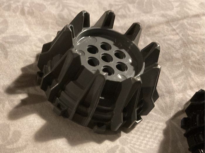lego hard plastic wheels with cleats and flanges