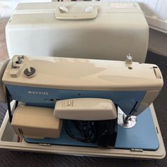 Excellent condition, Vintage Sewing Machine.  Merritt Model 152