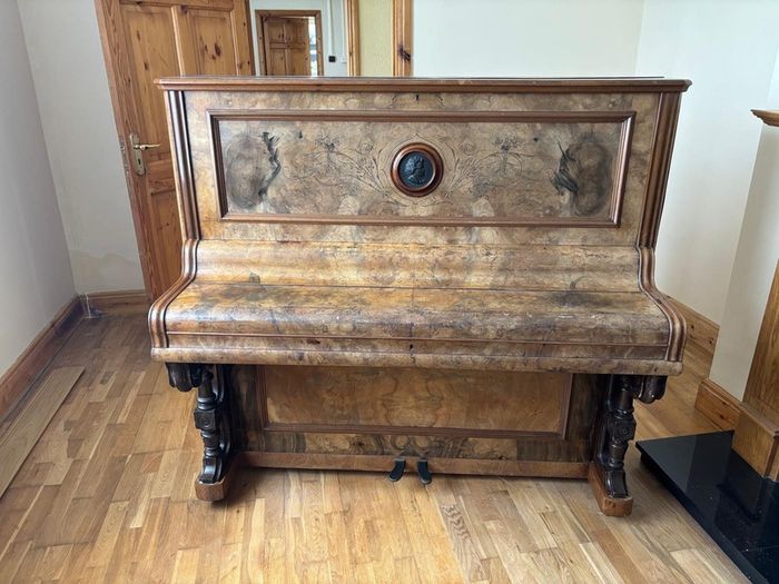 R. Gors and Kallmann piano