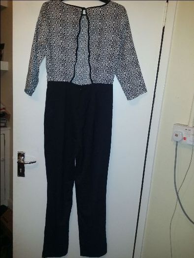 BNWT Boohoo 3/4 sleeve open back Jumpsuit size UK12 EUR40