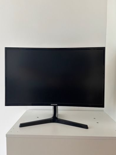 24" Curved Business Monitor