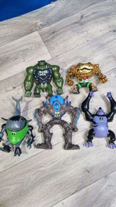 Big deluxe Ben 10 figures