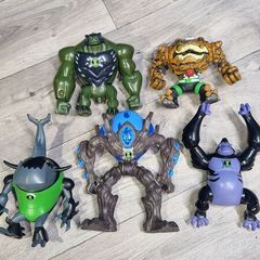 Big deluxe Ben 10 figures