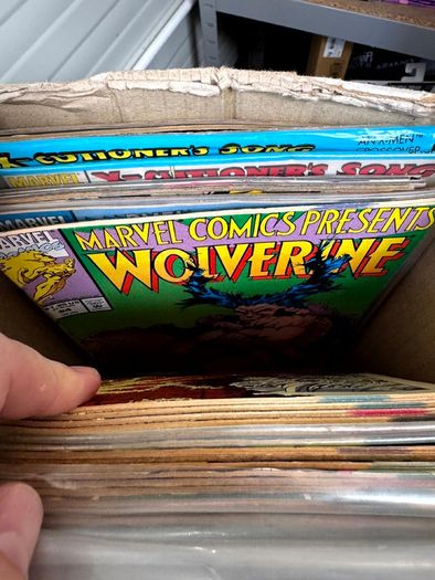 Marvel, DC & Indie Medium Comic Box w 180 comics for Sale