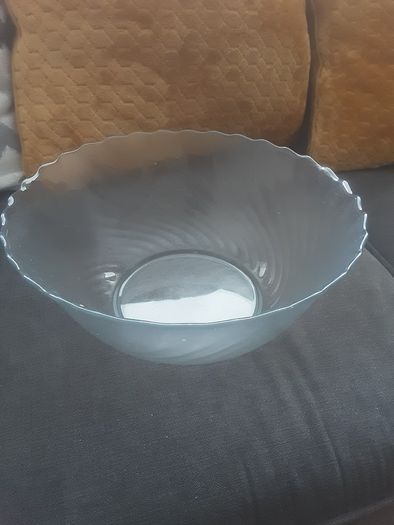 Fruit Bowl/Large Clear Glass Fruit Bowl .. Size: 4" H x 10" W