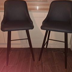 2 bar stools