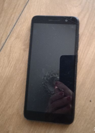 Broken IPad and 6 phones for parts