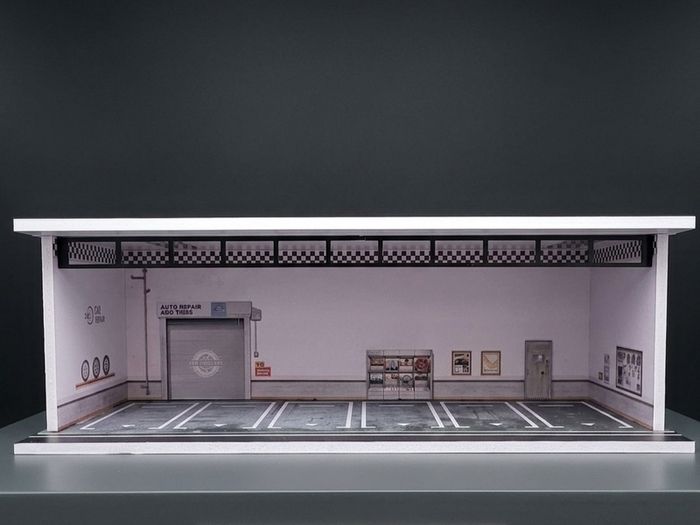 Garage for 1:64 scale toy cars, for Hot Wheels and similar models, with lights.